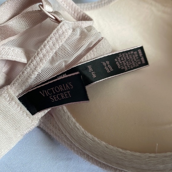 Victoria’s Secret Very Sexy Push Up Bra 36B - Picture 6 of 10